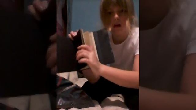 Распаковка посылки с мантией и ежедневником от факультета Гриффиндора прямиком из Хогвартса. смотреть онлайн