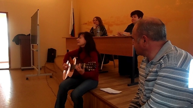 Лариса Устинкина исполняет песню Александра Сахнова "Над просторами поймы". смотреть онлайн