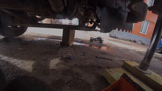 Попал в яму , выбило рессору, ремонт своими руками смотреть онлайн