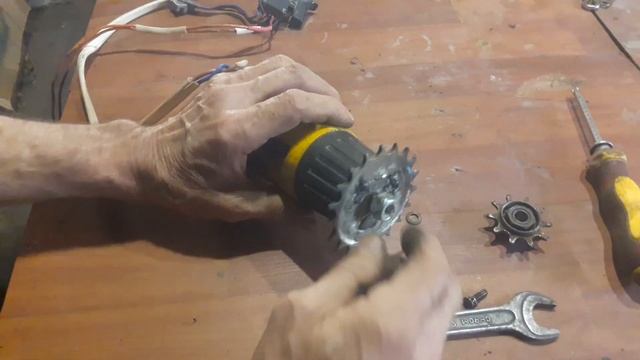 Электро велосипед с приводом от шуруповерта 2 часть смотреть онлайн